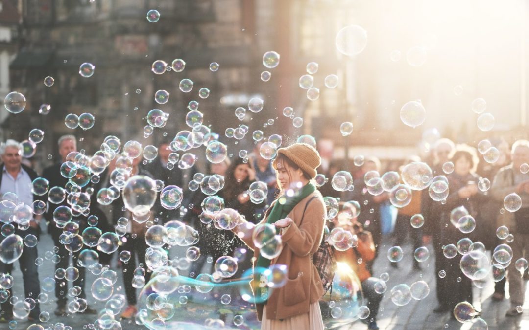 How To Stand Out From The Crowd On LinkedIn via #videoblog